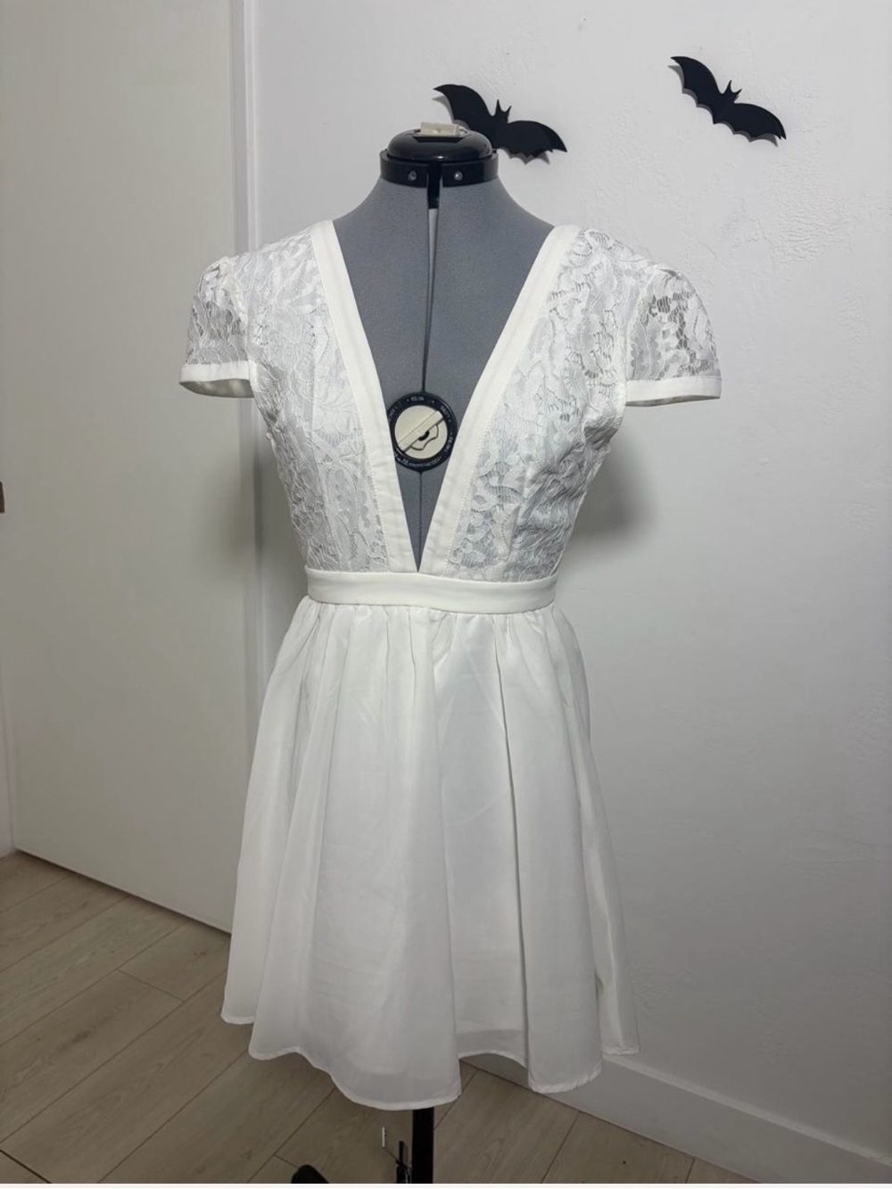 Showpo White Lace Deep V Fit & Flare Dress Size 6